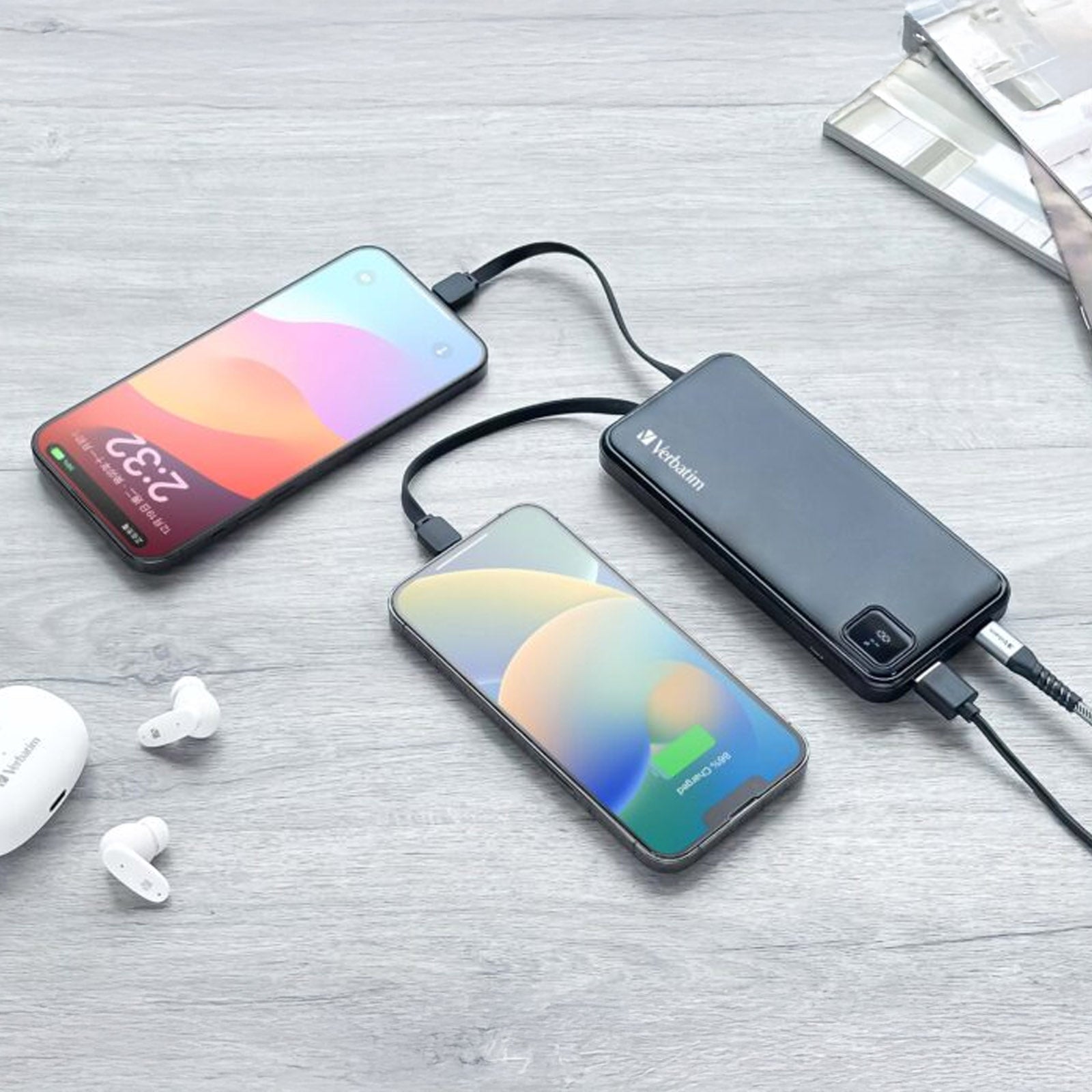 VERBATIM 67001 WHITE CHARGENGO 10K MAH 22.5W POWERBANK W/ BUILT-IN LIGHTNING & TYPE-C CABLE + DIGITAL DISPLAY PD20W / QC3.0 18W / SUPERCHARGE 22.5W